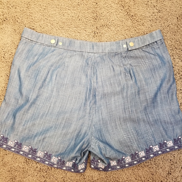 NWT Kaari Blue Embroidered Chambray Shorts Size 16W - Picture 2 of 5
